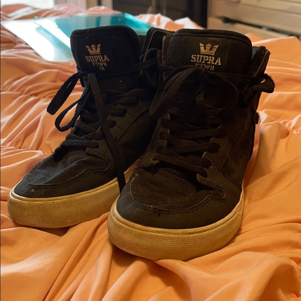 supra mid top shoes